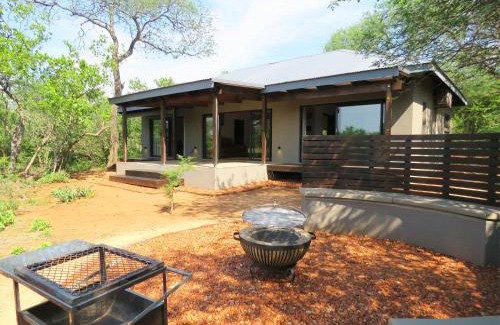 Hoedspruit Cabin | Wild Dog Guest Lodge