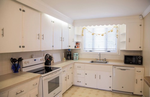 Cape May - Wildwood House | Wild Flip Flops by Victory Properties - Sleeps 10 - Single Family Home w/parking