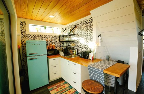 Dripping Springs House | Wild Oak Cottage, Cabin on cliff w pro coffee!