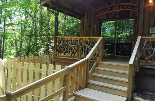 Penrose Cottage | Wild Rock Cottage - Scenic Getaway - WiFi - Hot Tub - Pets OK