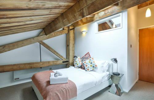 Docklands Apartment | Wild Roses Serviced Apartments - ExCel Warehouse 1