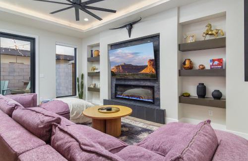 Hurricane House | Wild West Oasis - Experienced Hosts, 2 King Suites