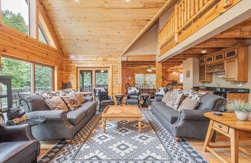 North Glade Hills House | Wild Wild West | Dock Slip, Hot Tub, Firepit + More!