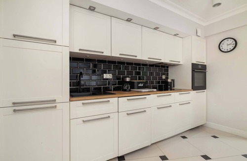 Pradnik Czerwony Apartment | Wileńska 4 | Kraków | Air Conditioned Apartment | Parking | Remote Work | Bathtu