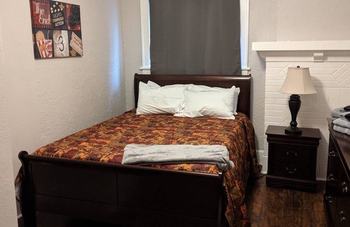 Vollintine-Evergreen Apartment | Willett 1 Adorable Two bedroom