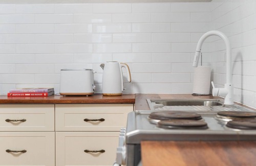 Bathurst House | William House - Heart of Bathurst - Sleeps 6