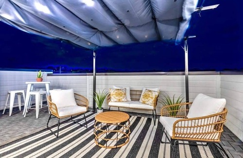 Haynes Area House | Willie’s World! 13 Beds*GameRoom*Huge Rooftop!