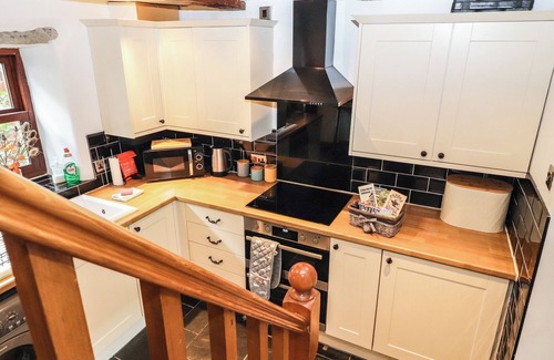 Sabden Cottage | WILLOW COTTAGE, pet friendly, character holiday cottage in Sabden