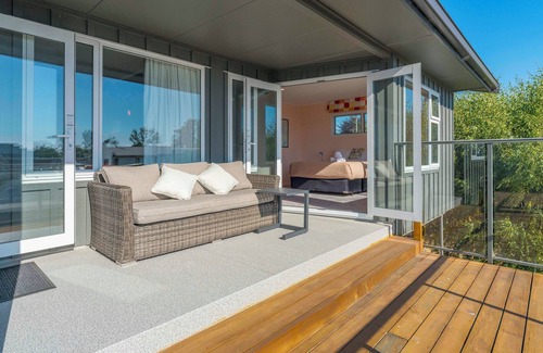 Taupo House | Willow Lake House - Lake Taupo Holiday Home