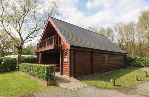 Bridgetown Cottage | WILLOW, pet friendly, luxury holiday cottage, with hot tub in Dolton