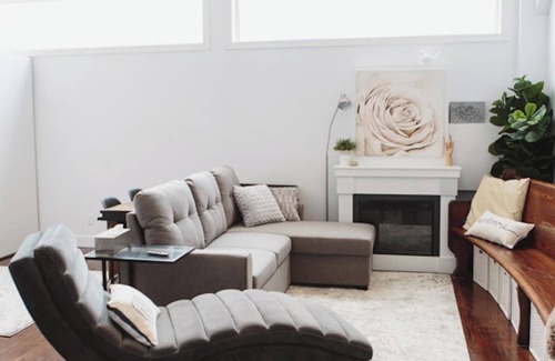 Belleville Apartment | Wind Rose 28 · Tour Trails & Wineries Near Prince Edward County