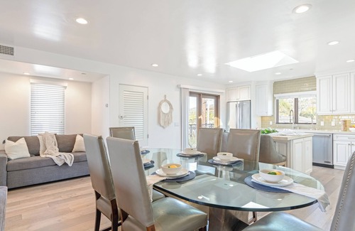 La Jolla House | Windansea by AvantStay | Private Rooftop Patio, 2 blocks to Beach & Town