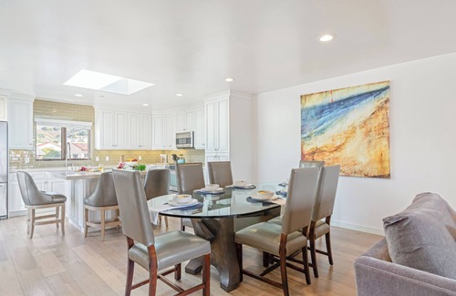 La Jolla House | Windansea by AvantStay | Private Rooftop Patio, 2 blocks to Beach & Town