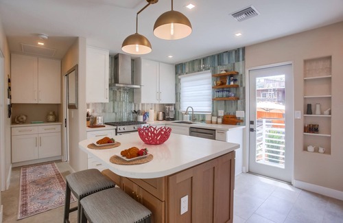 Beach Barber Tract Cottage | Windansea Retreat - beautifully renovated 1 bedroom cottages, walk to the beach