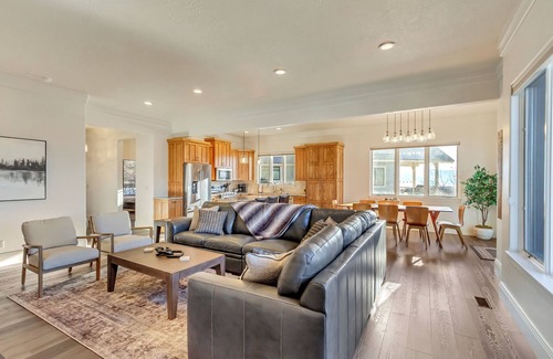 Eden House | Windriver Hideaway ~ Private Hot Tub