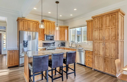 Eden House | Windriver Hideaway ~ Private Hot Tub