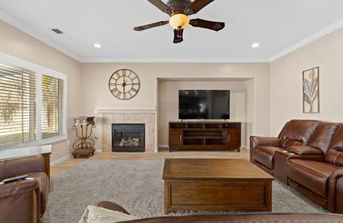 Greenacres House | Windward Bay Executive 3BR Office Home Pool