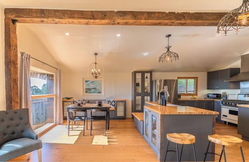 Old Town House | WindyHideaway~NEW & Radiant Retreat! Coastal Family Fun in Bodega Bay! GmRm