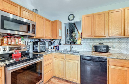 Lexington House | Wine & BBQ Trail Fun: Home w/Hot Tub in Lexington