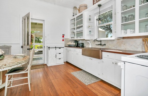 Stonewall Other | Wine Cellar Farmhouse | 3 King Beds | Full Kitchen | Pet Friendly w/fee