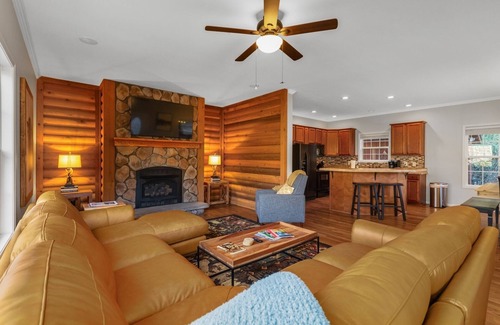 Hendersonville House | Wine Country Cabin | Hendersonville