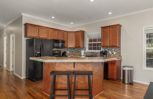 Hendersonville House | Wine Country Cabin | Hendersonville