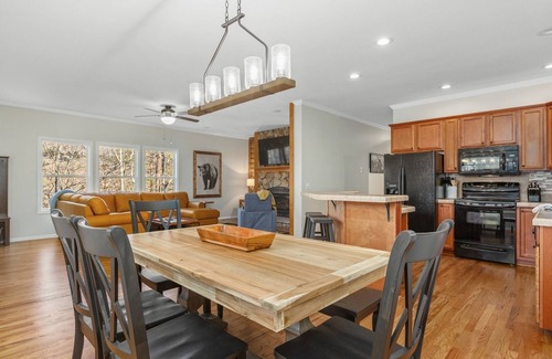 Hendersonville House | Wine Country Cabin | Hendersonville