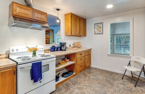 Shenandoah Valley Cottage | Wine Country Cottage in Historic Fiddletown!