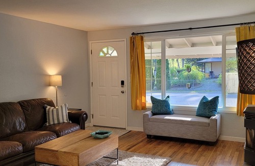 Cottage Lake House | Wine country house- close to everything, winery's, concert, lake, park, shopping