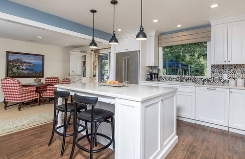 St. Helena House | Wine Country Oasis. Pool, hot tub, vineyard views, walk to Downtown St. Helena