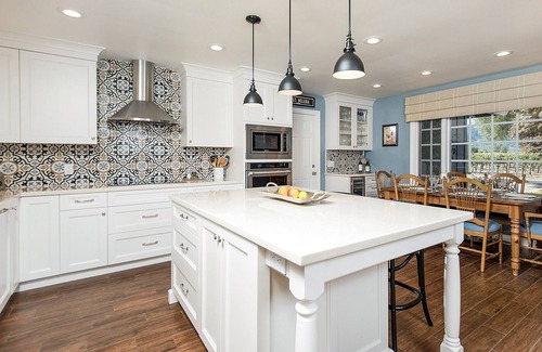 St. Helena House | Wine Country Oasis. Pool, hot tub, vineyard views, walk to Downtown St. Helena