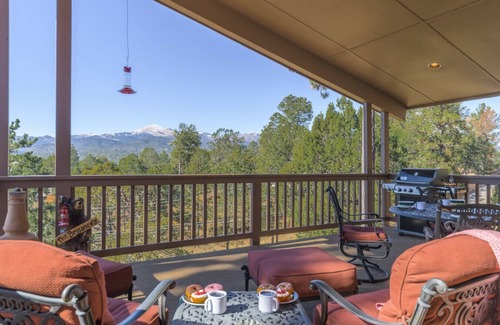 Ruidoso Apartment | Wine & Wilderness: MTN Luxe Chalet/Hot Tub/Views