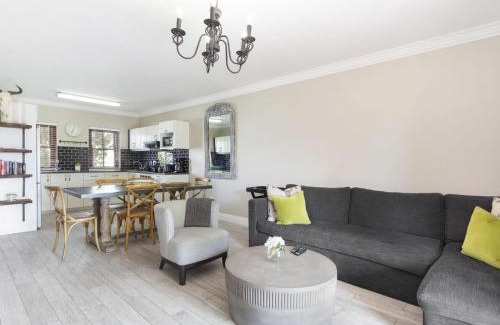 Stellenbosch Cabin | Winelands Golf Lodges 17