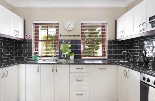 Stellenbosch Cabin | Winelands Golf Lodges 17