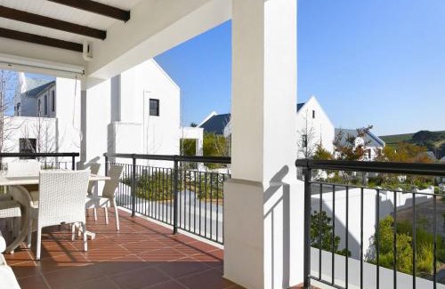 Stellenbosch Cabin | Winelands Golf Lodges 24