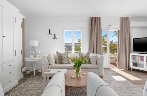 Stellenbosch Cabin | Winelands Golf Lodges 28