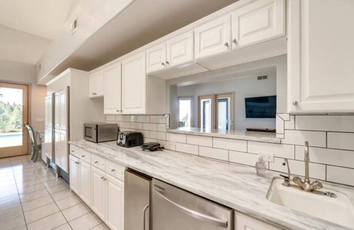 Placerville House | Wineries-Close to Tahoe-Pool-Apple Mountain Golf