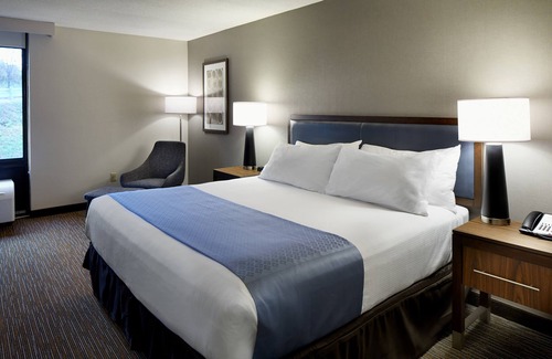 Barton Hotel | Wingate by Wyndham St. Clairsville/Wheeling