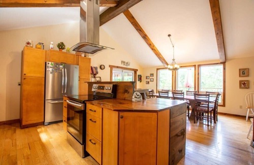 Seguin House | Winsome Silver Lake Perfect for family groups!
