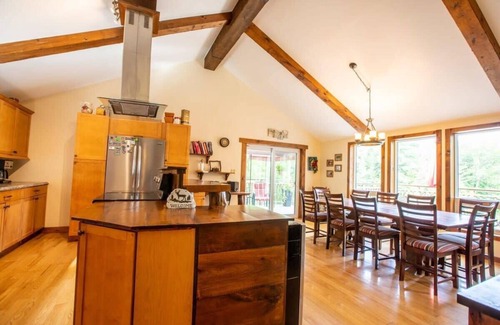 Seguin House | Winsome Silver Lake Perfect for family groups!