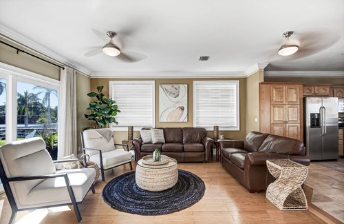 Isles of Capri House | Winter Getaway by the Bay. Direct Water View! Near Marco Island Beaches.