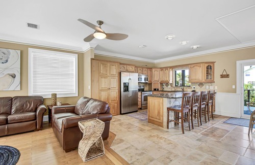 Isles of Capri House | Winter Getaway by the Bay. Direct Water View! Near Marco Island Beaches.