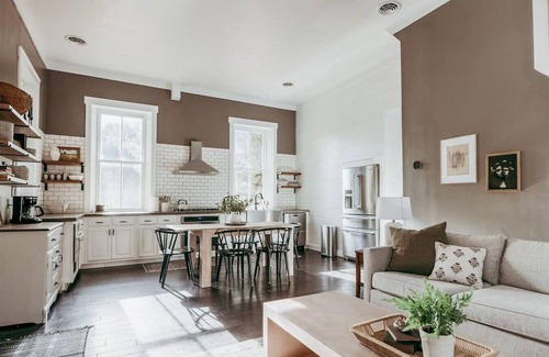 Willow Street Apartment | Winter Getaway|Hot tub|OUTDOOR SAUNA|Fireplace|Fire-pit|