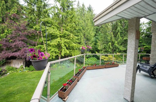 Squamish House | Winter in Squamish Mountain Comfort