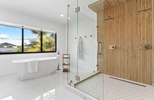 Olympia Heights House | Winter Sale! 4BR - Private Yard, Grill, Soaking Tub, Near Coral Gables & MIA Airport