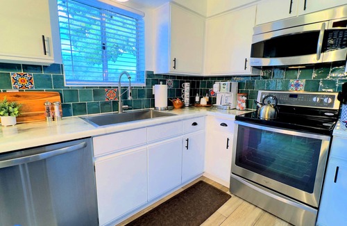 Catalina House | WINTER WHERE IT'S WARMER! One-Story, Patio w/Mountain Views & Washer/Dryer!