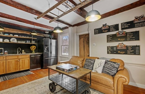 Gilmanton Condo | Winterberry Farmhouse – A Cozy New England Stay