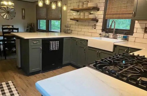 McHenry House | Wisp-ering Hideaway: 5 min to Wisp, covered hot tub, 2 firepits, Dogs, Arcade!