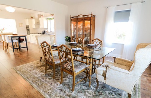 Annagry Cottage | WISTERIA COTTAGE, family friendly in Annagry, County Donegal