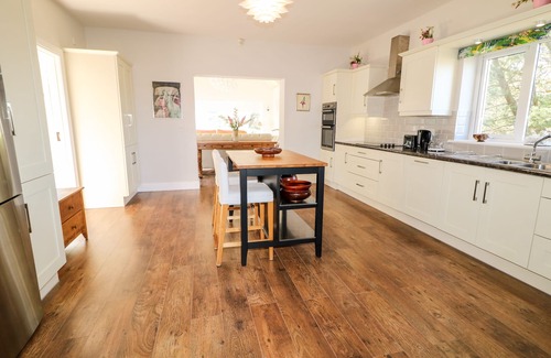 Annagry Cottage | WISTERIA COTTAGE, family friendly in Annagry, County Donegal